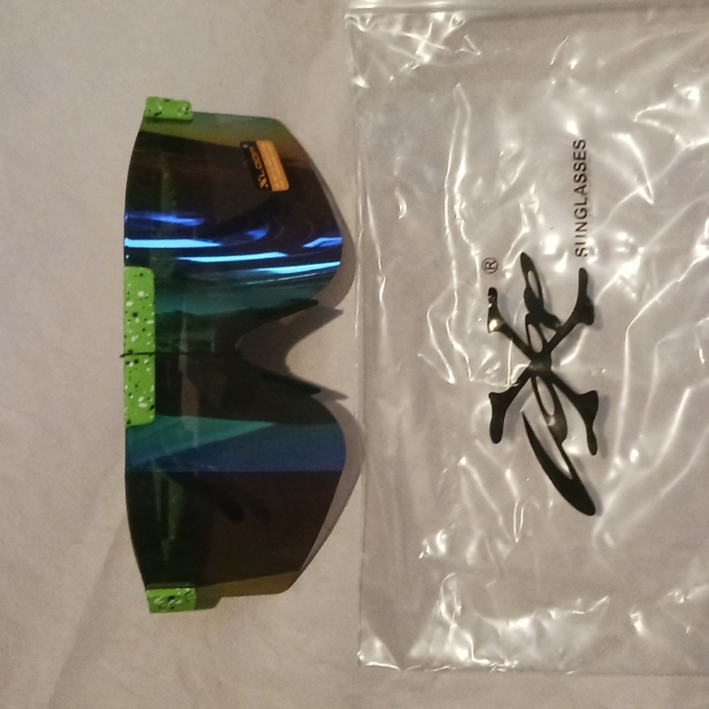XLOOP Sunglasses. NWT. UV400 Protection.